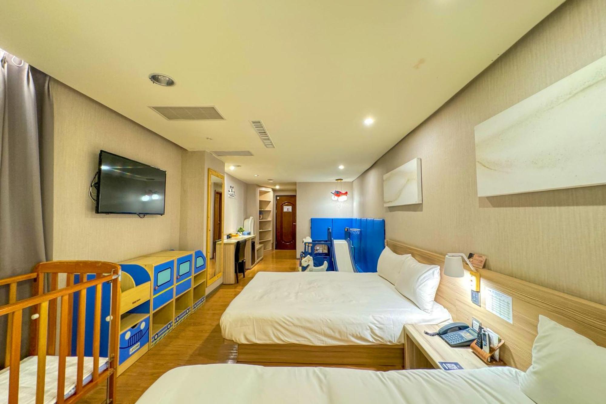 Smile 73 Hotel Тайчжун Экстерьер фото