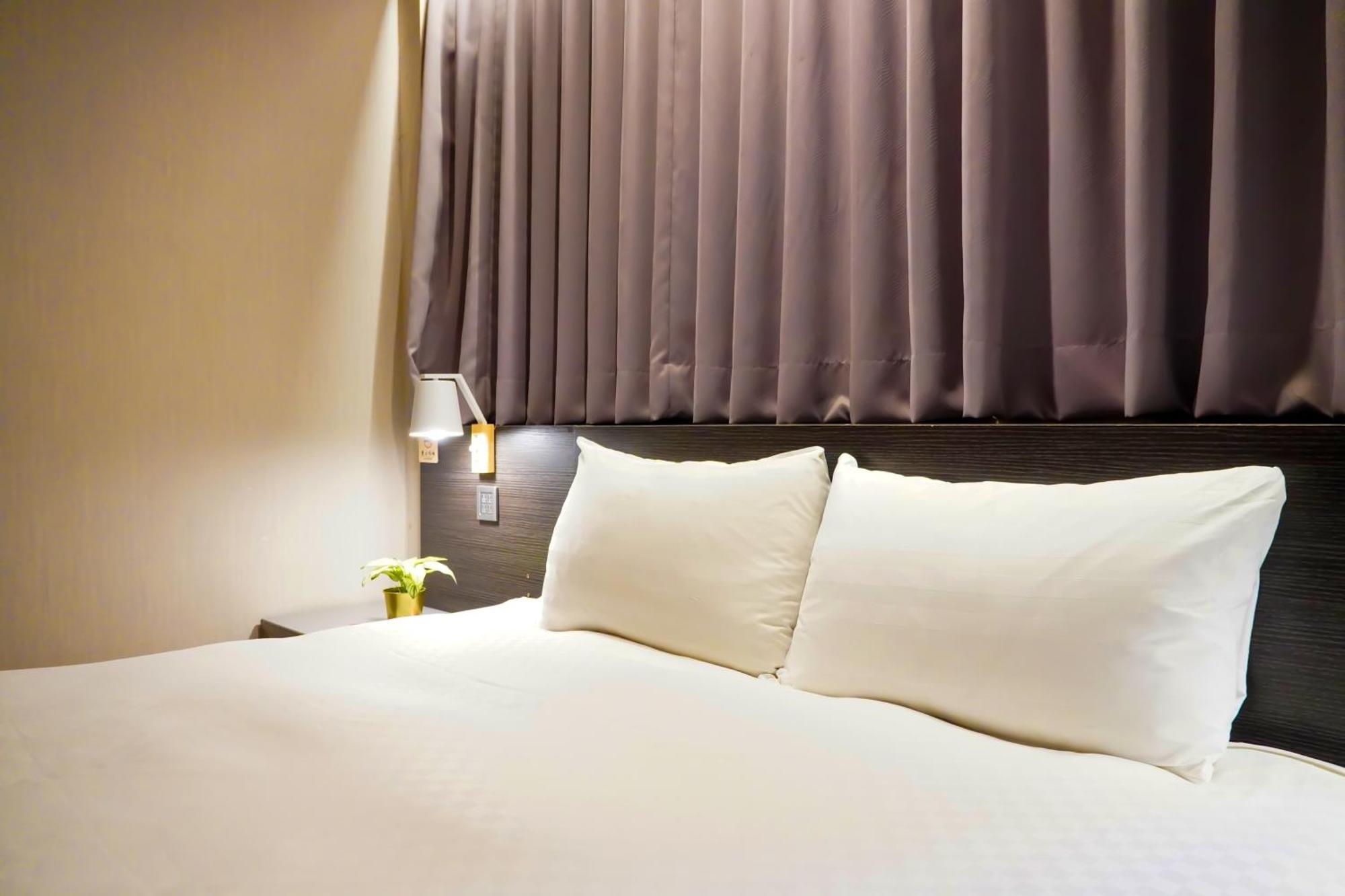 Smile 73 Hotel Тайчжун Экстерьер фото
