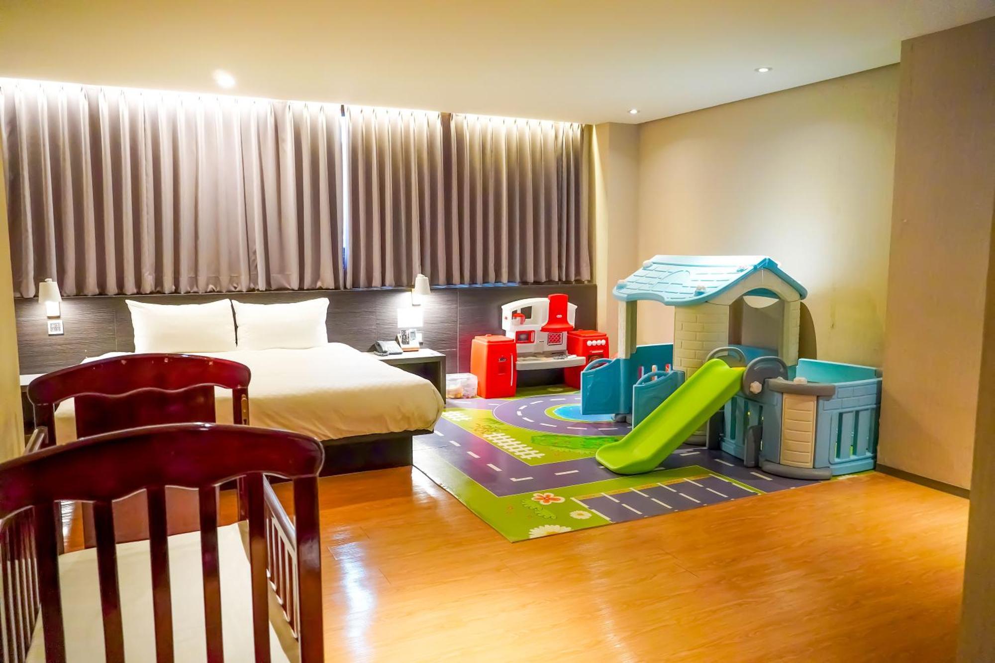 Smile 73 Hotel Тайчжун Экстерьер фото