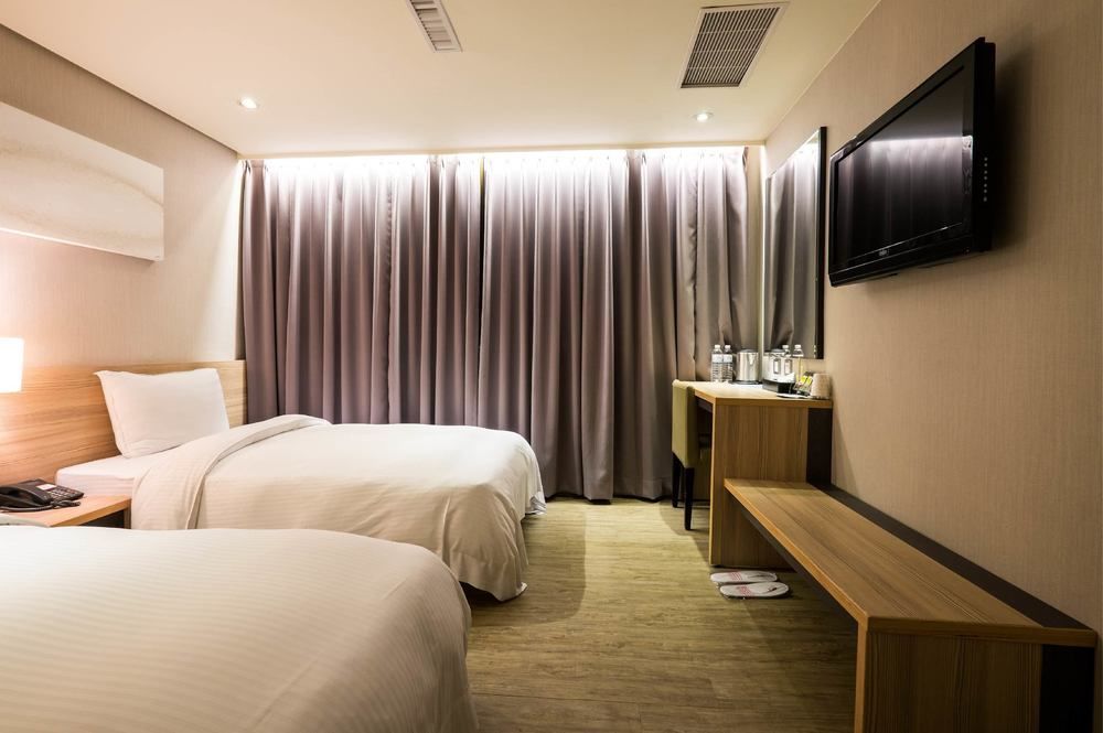 Smile 73 Hotel Тайчжун Экстерьер фото