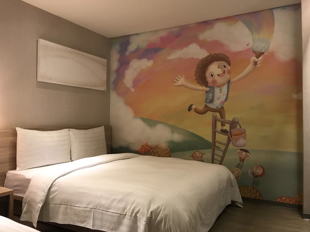 Smile 73 Hotel Тайчжун Экстерьер фото